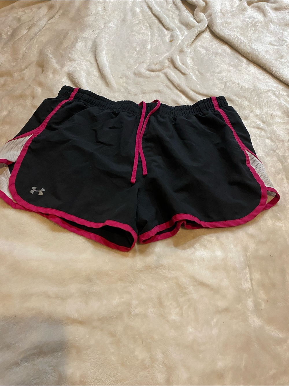 Under Armour Fly-By 2.0 Mesh Panel Running Shorts Black Pink Medium